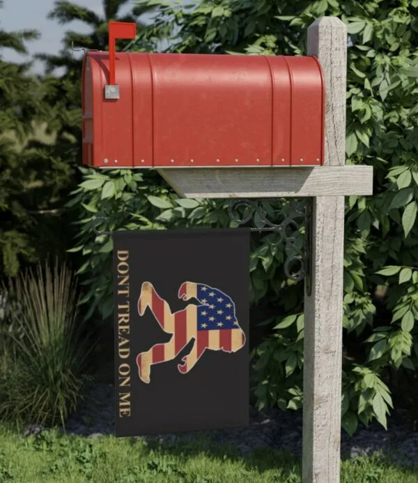 Trump Don't Tread on Me Sasquatch Black Flag: Patriotic Symbol of Freedom and Resistance - Image 2