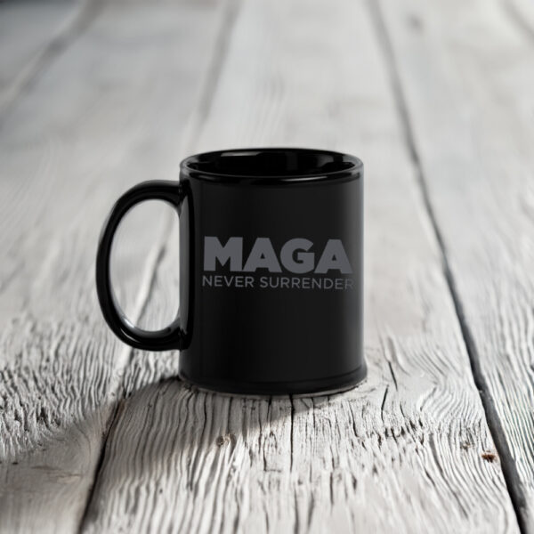 Trump MAGA NEVER SURRENDER: The Ultimate Patriotic Mug