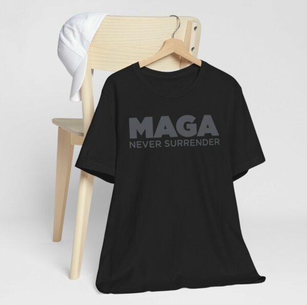 Trump MAGA Never Surrender Black Unisex T-Shirt Us