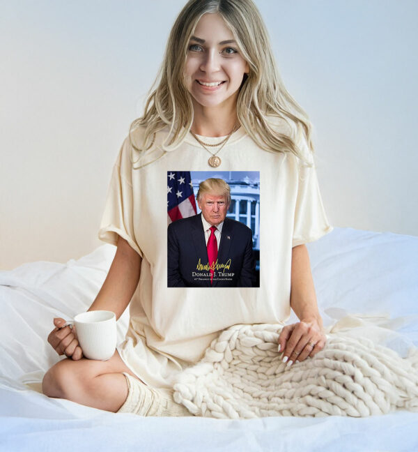 President Donald Trump Official Presidential Portrait With Signature T-Shirt